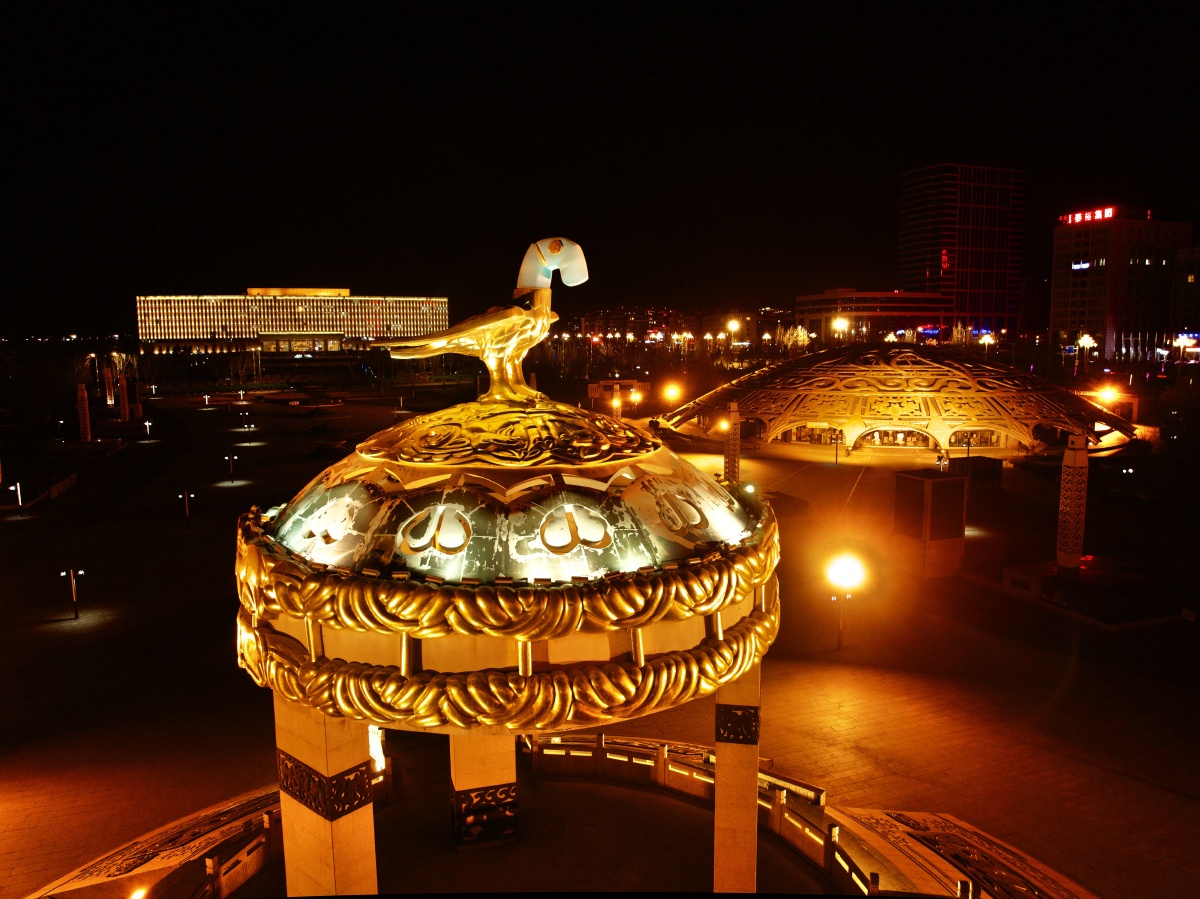 鄂尔多斯青铜文化广场的夜景