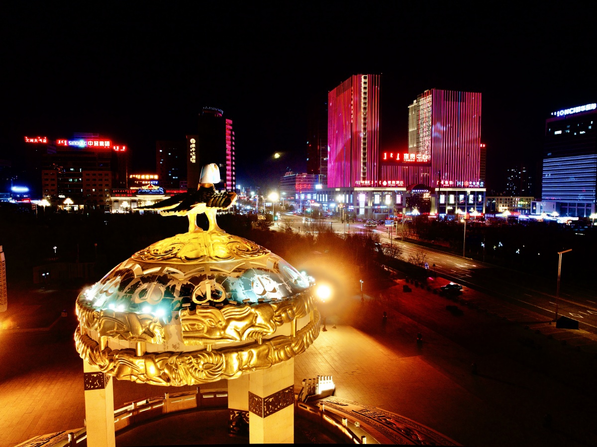 鄂尔多斯青铜文化广场的夜景