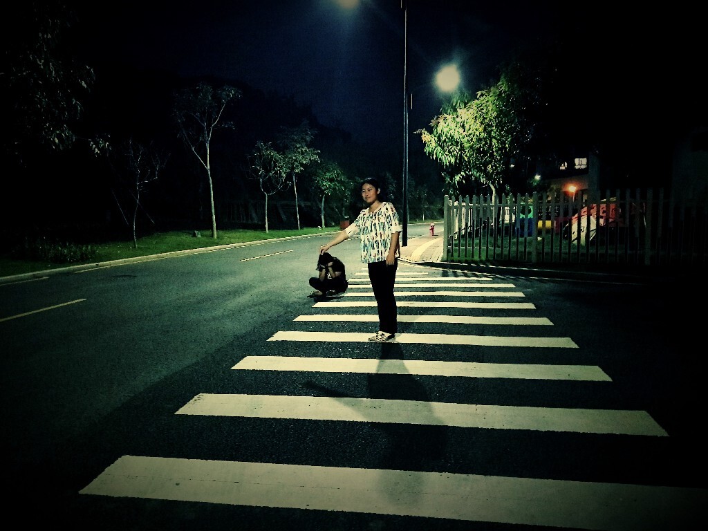 夜色朦胧，宿舍三小只出动（一小只是我）
