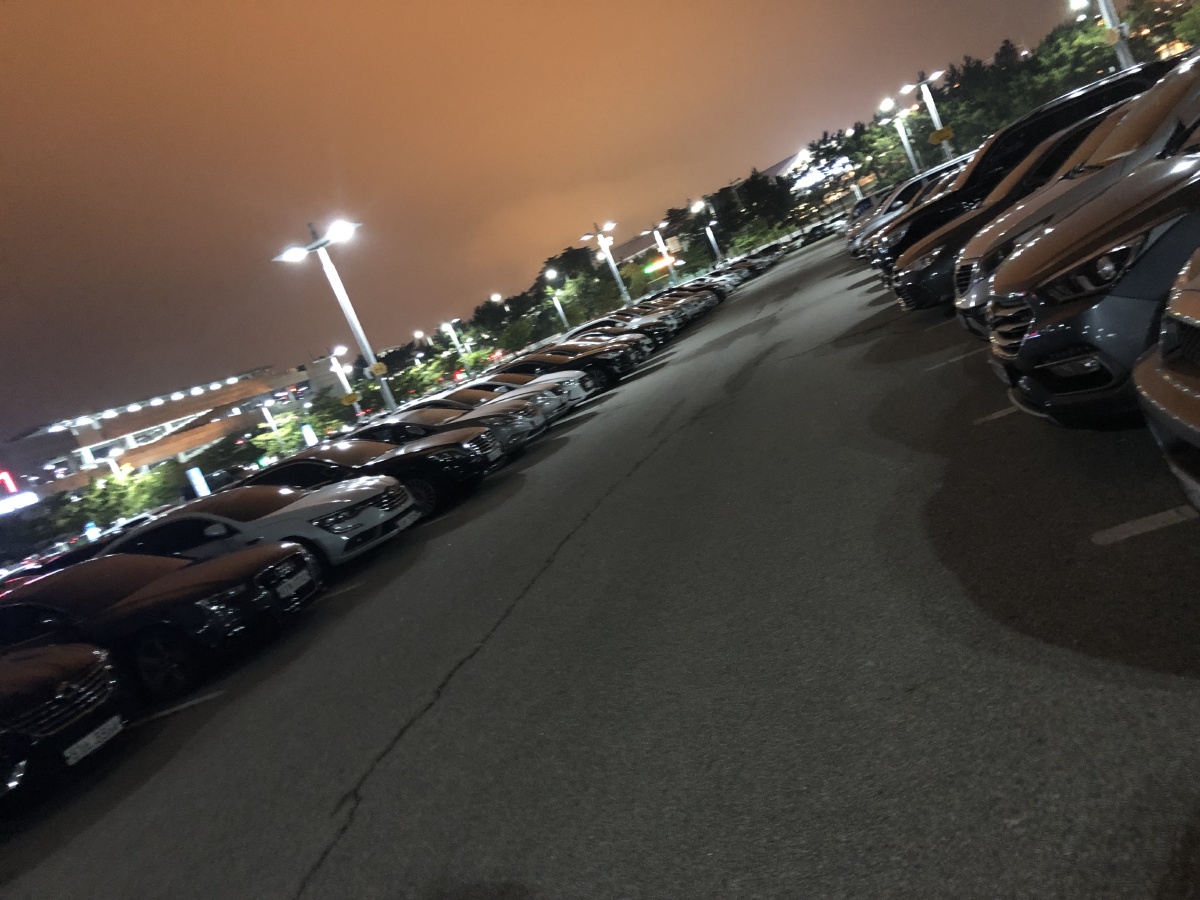 夜晚仁川机场的停车场#韩国