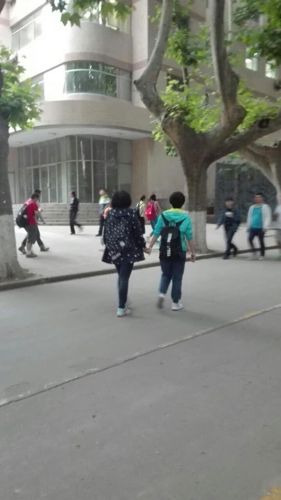 与许久未见的朋友见面