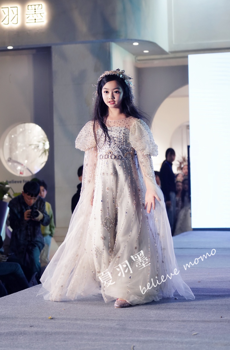 穿上夏羽墨童装美美哒给你独一无二的童年