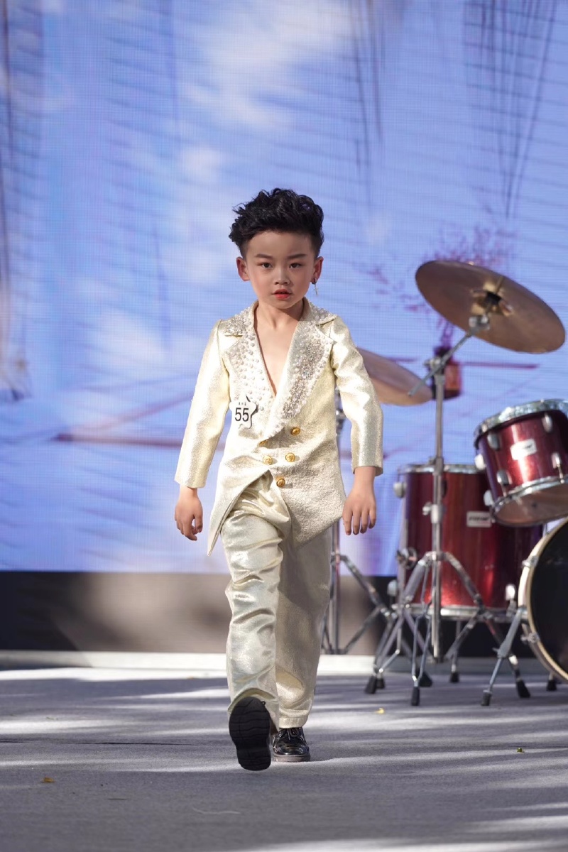 穿上夏羽墨童装美美哒给你独一无二的童年