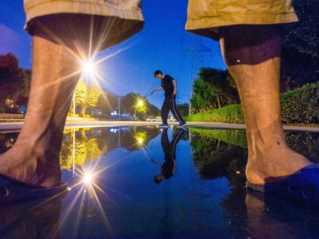 雨后的城市演绎着一片郁蓝