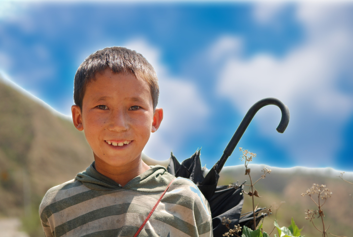 山里放羊的孩子