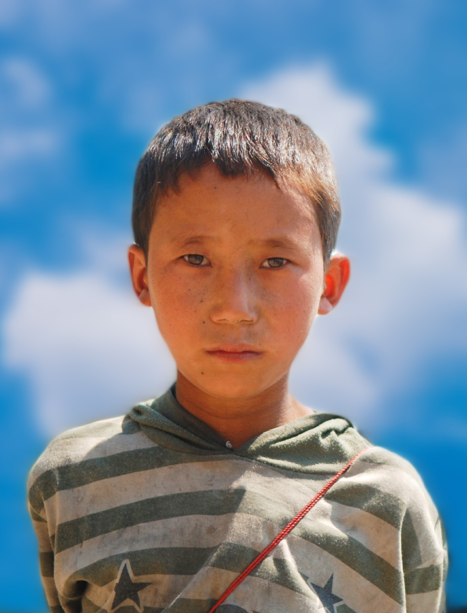 山里放羊的孩子