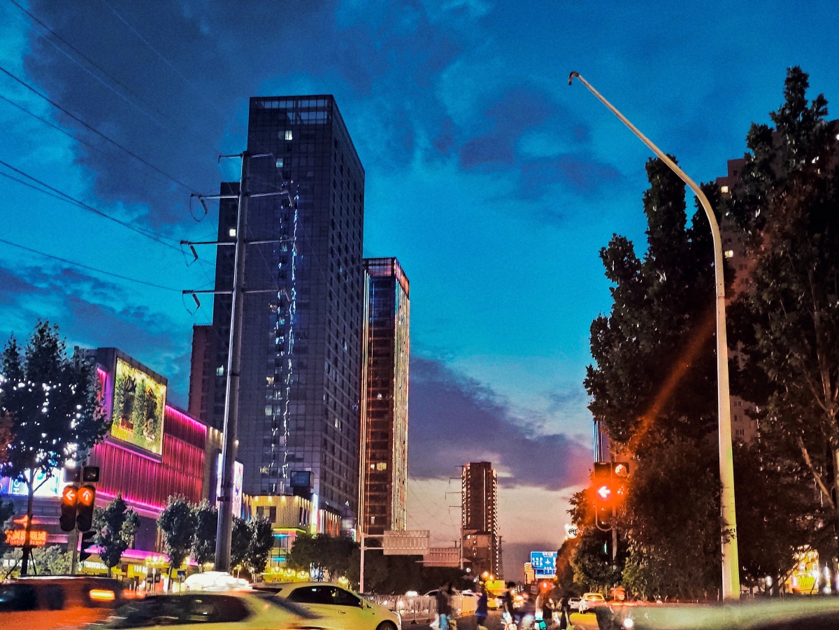 晚上八点的武汉