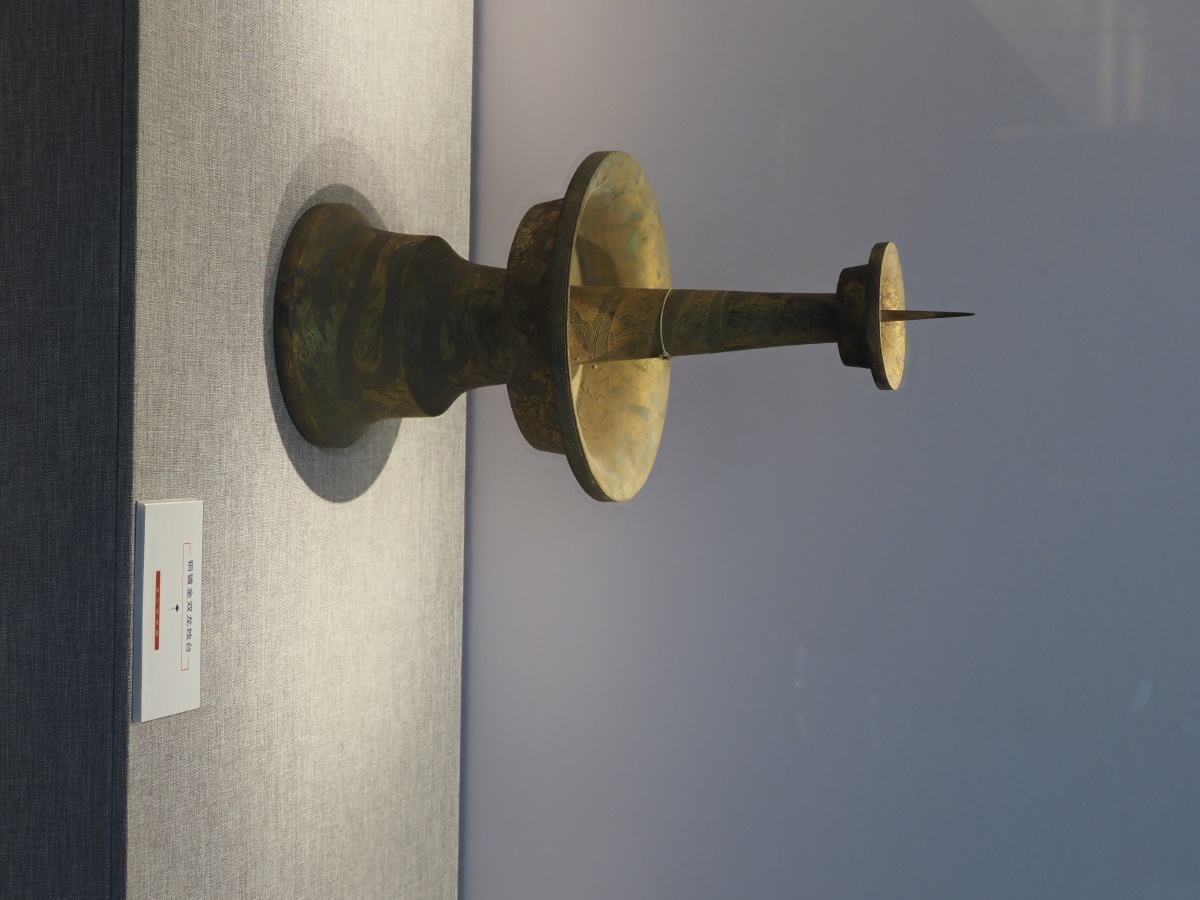 唐山博物馆清东陵文物展之铜镀金双龙烛台