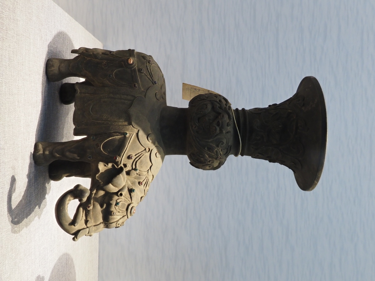 一组清东陵出土的青铜文物