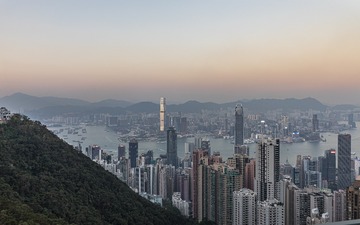 半山腰的城市天际线
