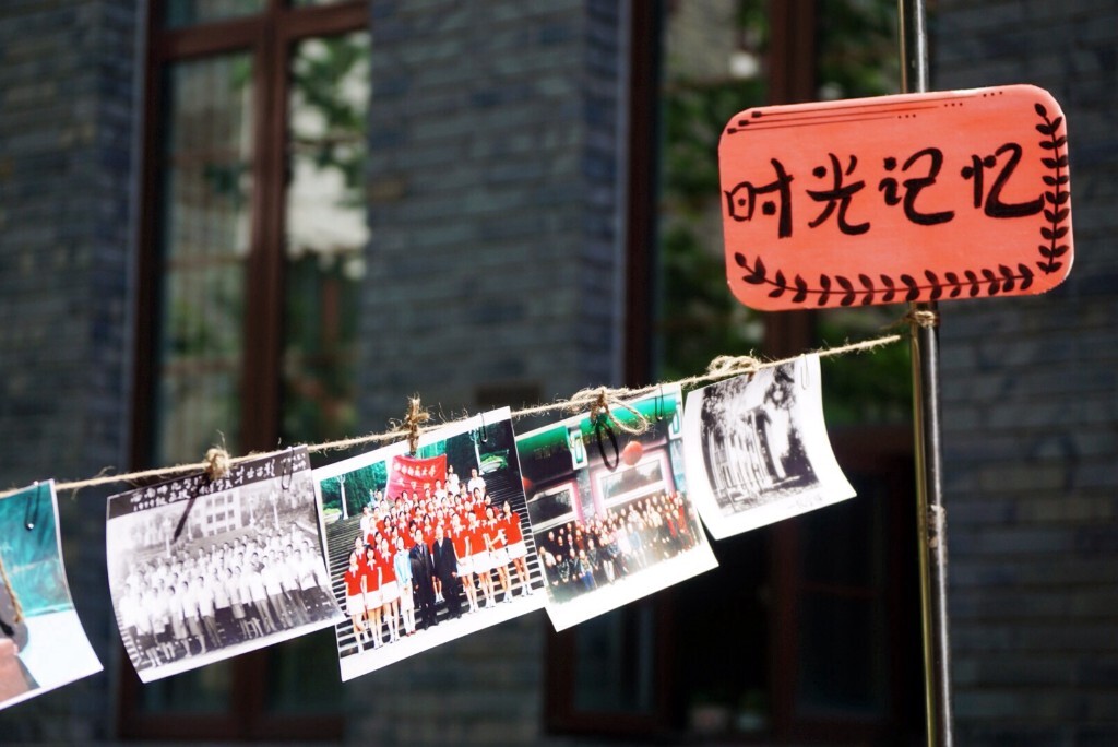 我的青春、你的故事，不管时光怎样流逝，它久久地保存在影像里。时至今日，我己老去，翻出那一张张尘封的图片，那些年、那些事立刻浮现在眼前，给我甜蜜的回忆。感谢摄影，给我时光记忆。