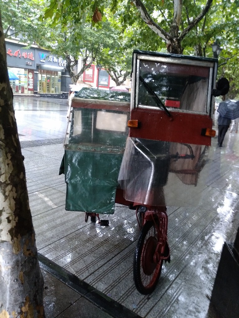 现实不能实现梦想时，换一种方式去圆自己的轿车梦。