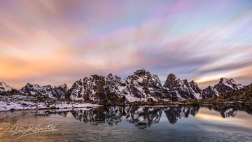 云淡风轻的海子与雪山