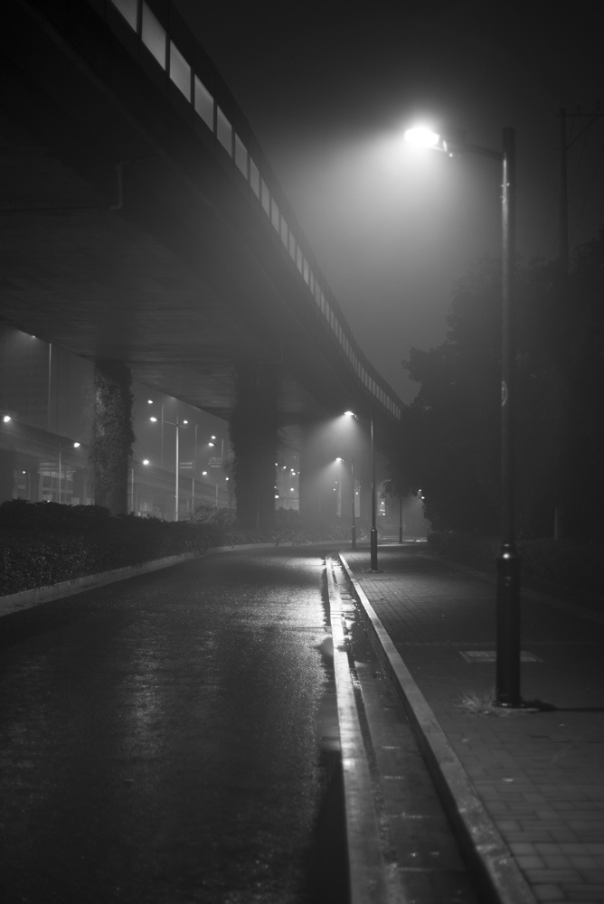 空无一人的马路