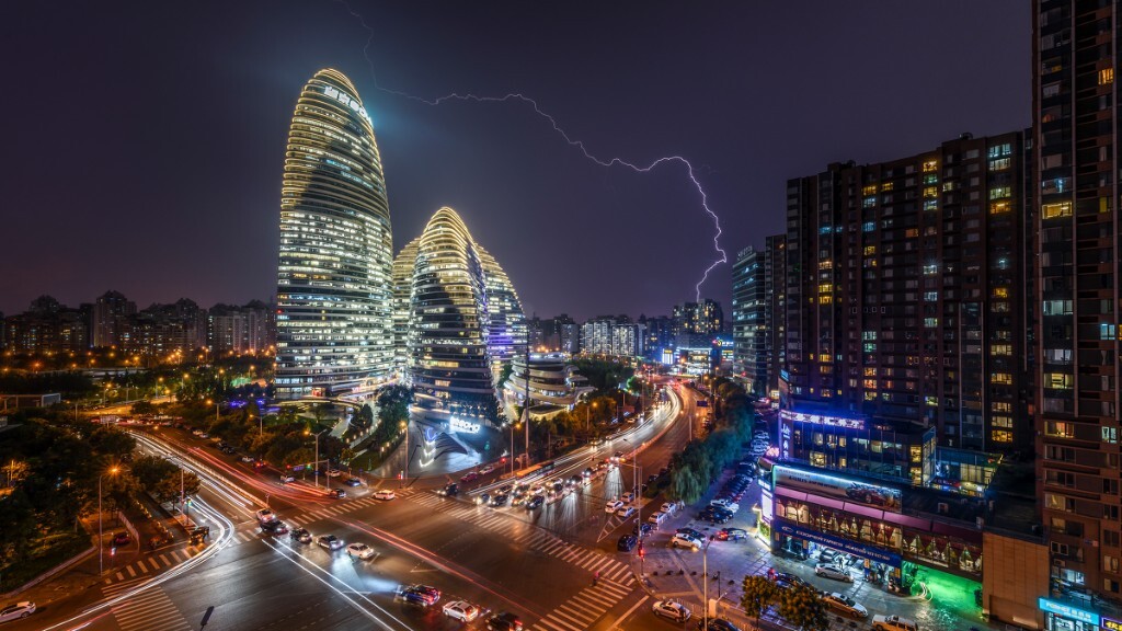 雾霾天过来踩点，没想到碰上雷阵雨，第一次抓拍闪电，算是有收获，继续学习。。。