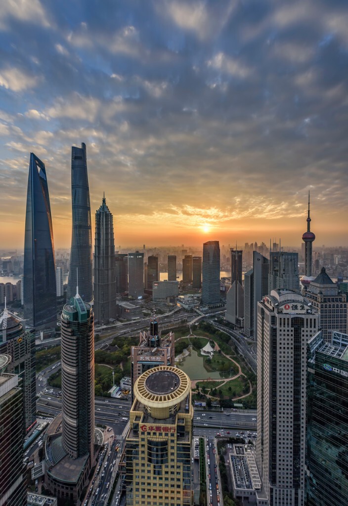元旦上海之行最为满意的一个拍摄位置，可惜没拍到夜景，陆家嘴的夕阳确实很漂亮