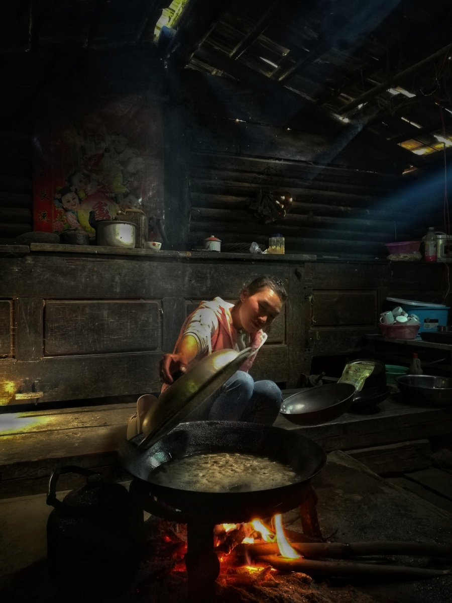 傈僳族火塘#火炉烟生产着火#民族生活民生傈僳族购买并下载购买版权