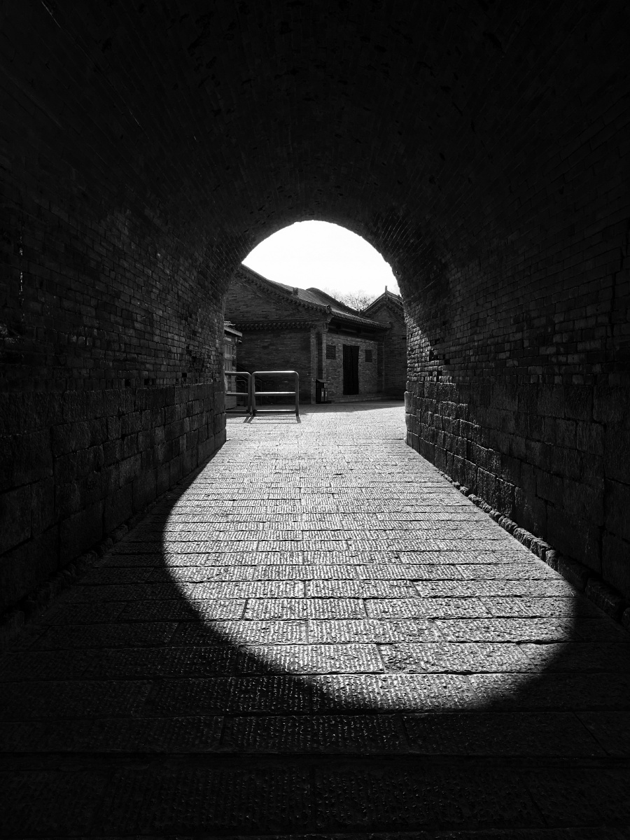 古镇老道 - 黑白, 手机, 街拍 - 灵魂摆渡