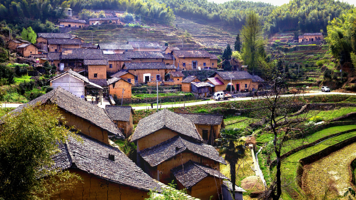 走进黄泥房部落