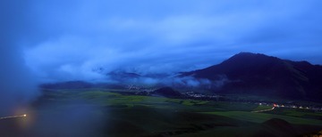 雾海灯火