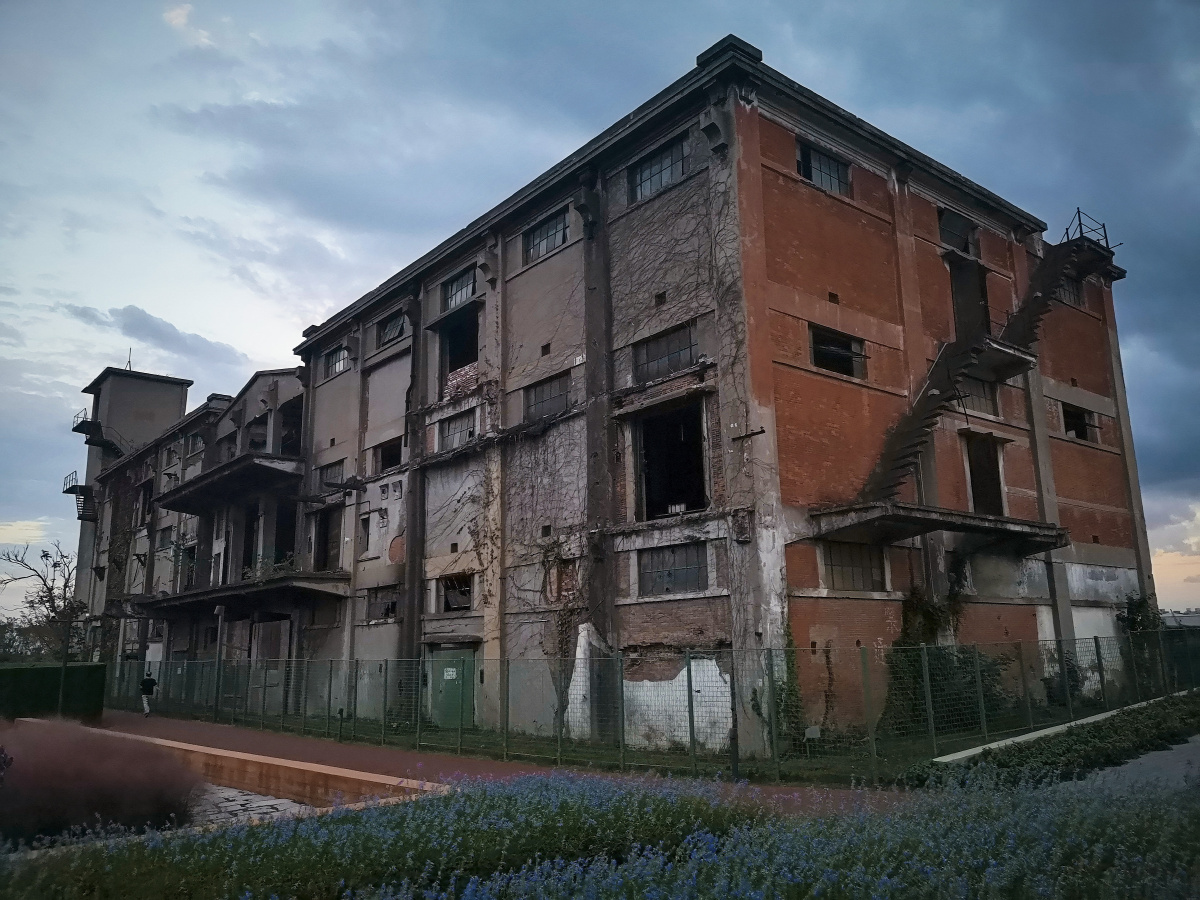 杨浦滨江老厂房