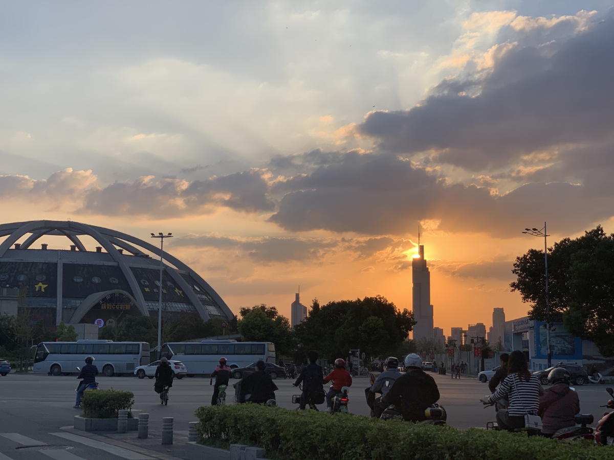 南京玄武区太阳宫广场的晚霞