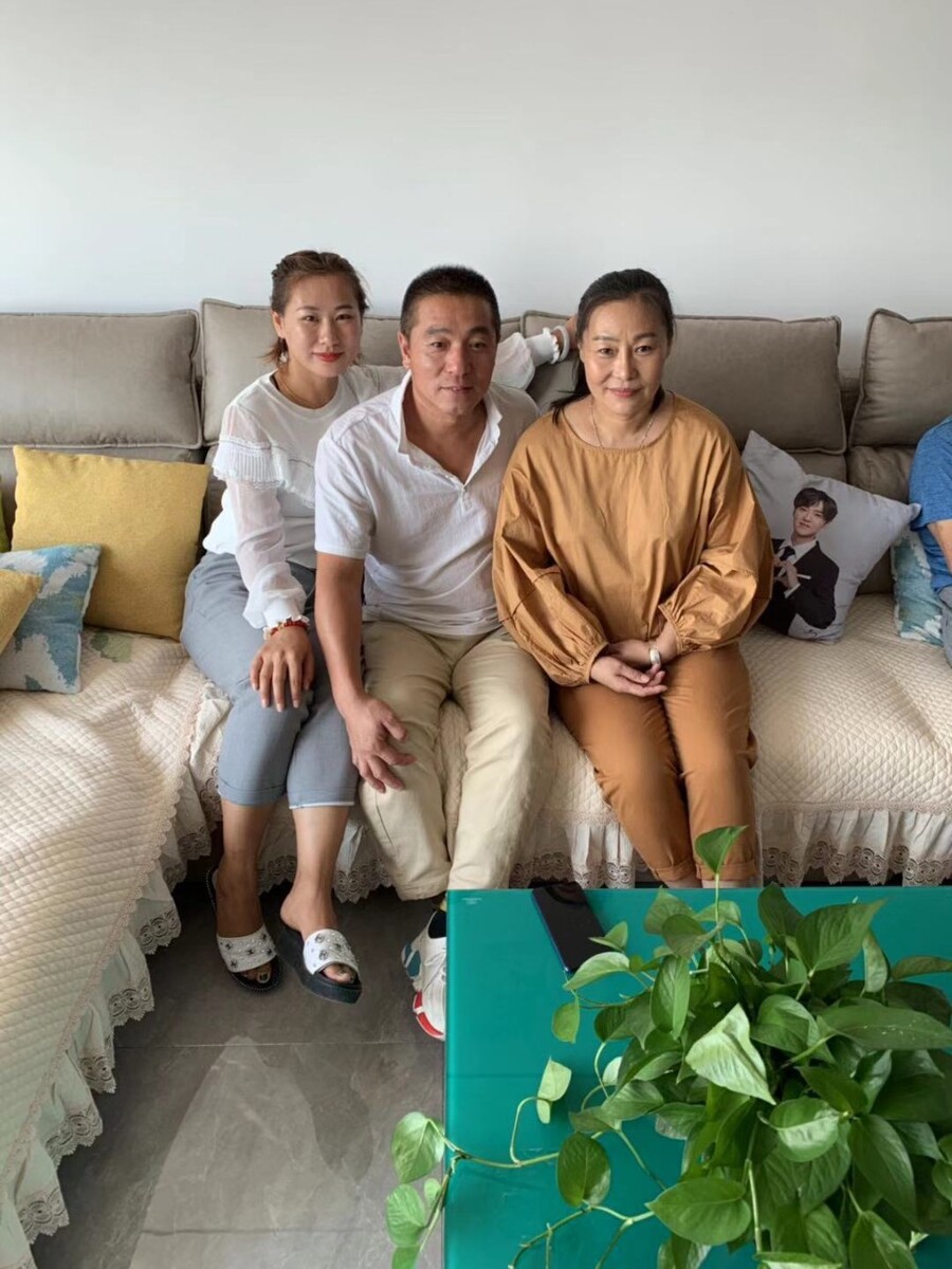 姊妹三人