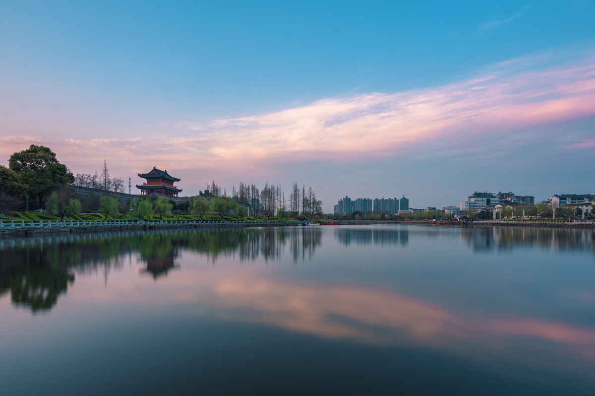 荆州-护城河畔