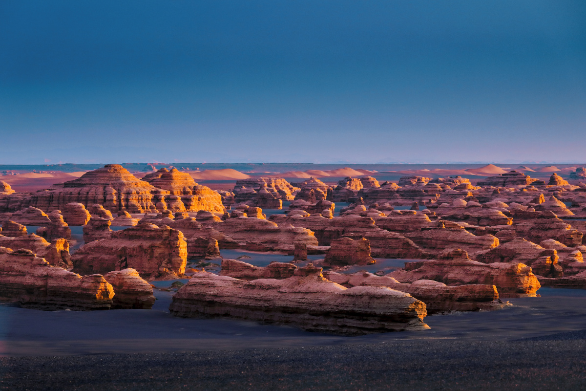 敦煌雅丹魔鬼城日落西海舰队