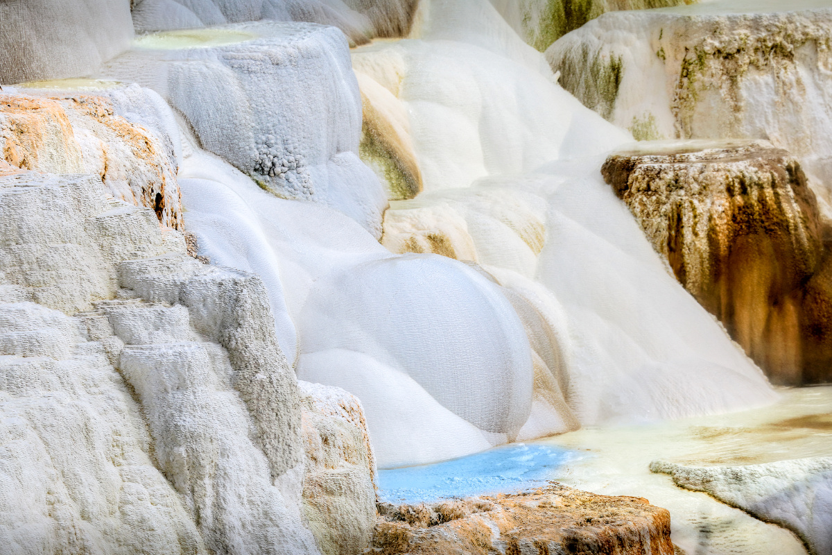 美国黄石公园钙化池