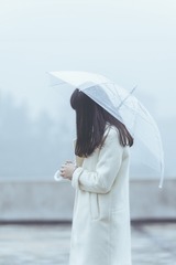 重庆的雨天上学需要一把伞