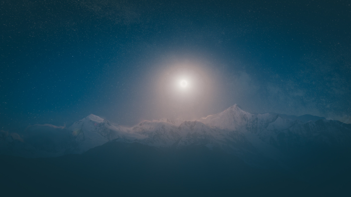 雪山月亮星空