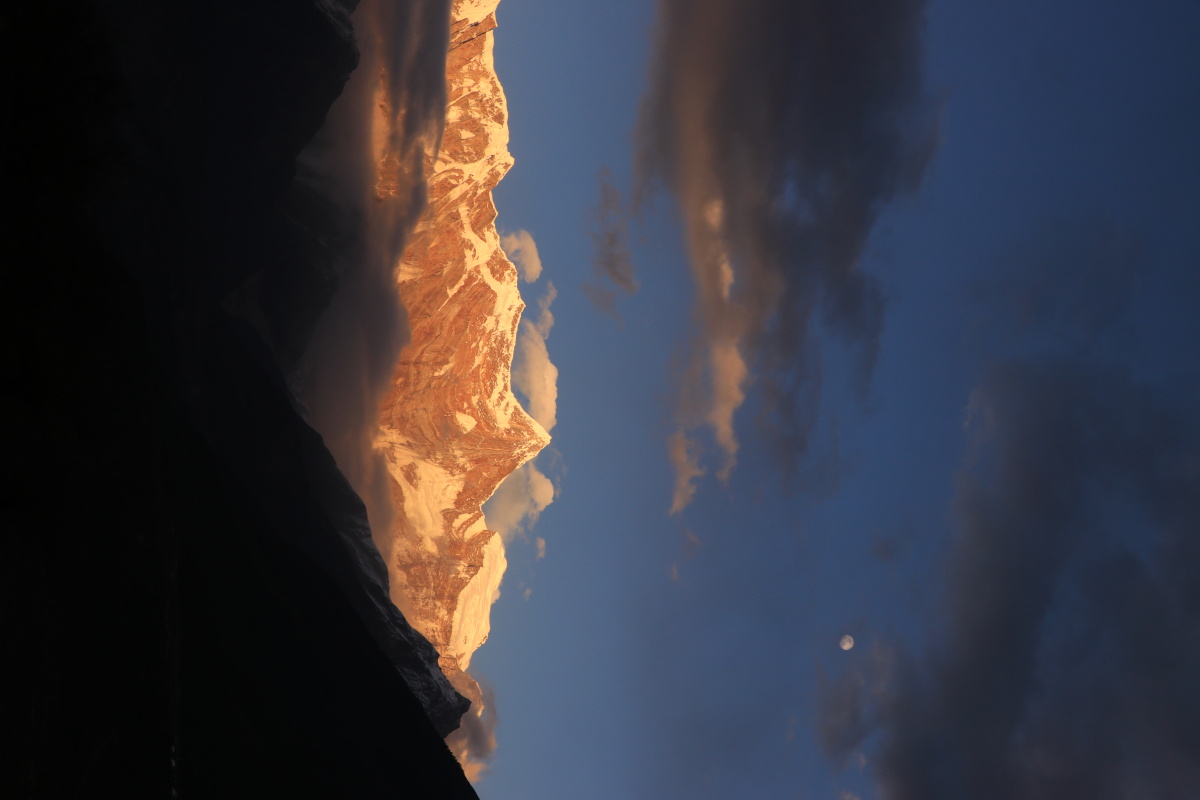 日照金山南迦巴瓦西藏林芝