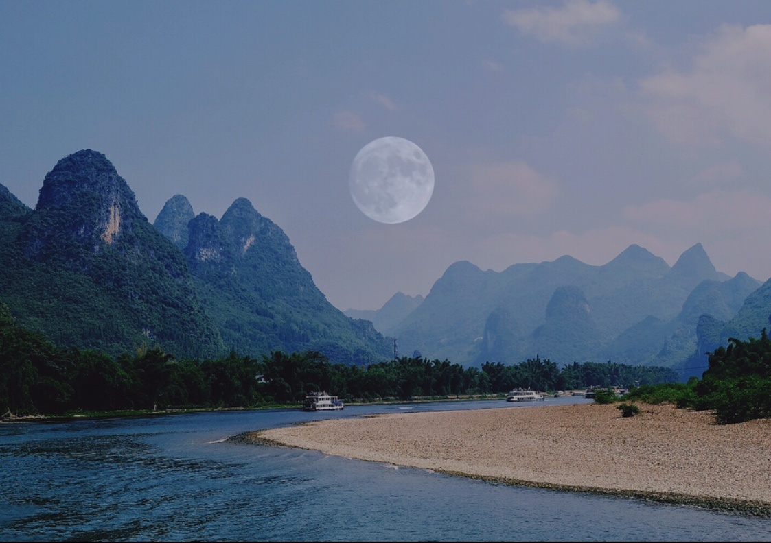 用之前的图双重曝光了一下中秋的月亮加桂林的山水