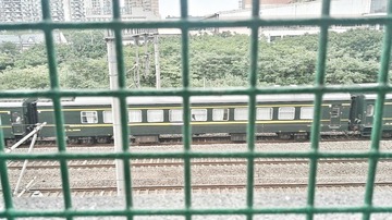 498215