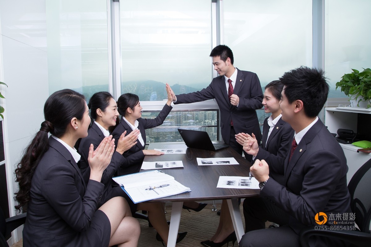 办公室场景人像摄影深圳商务人像摄影本来摄影公司