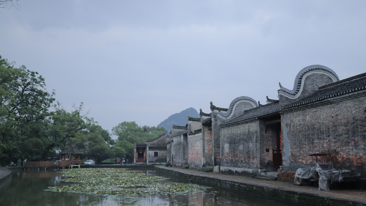 春雨下的灵川九屋