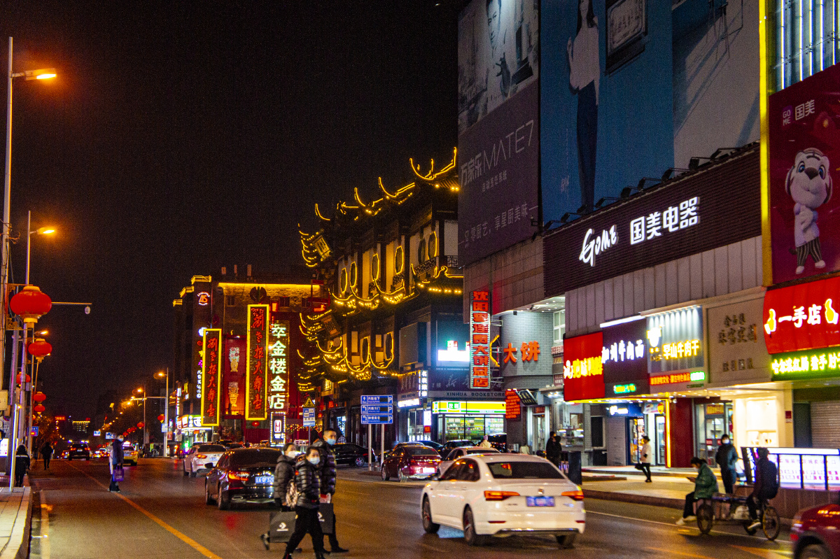 晚上在沈阳街头游转,拍了几张夜景.