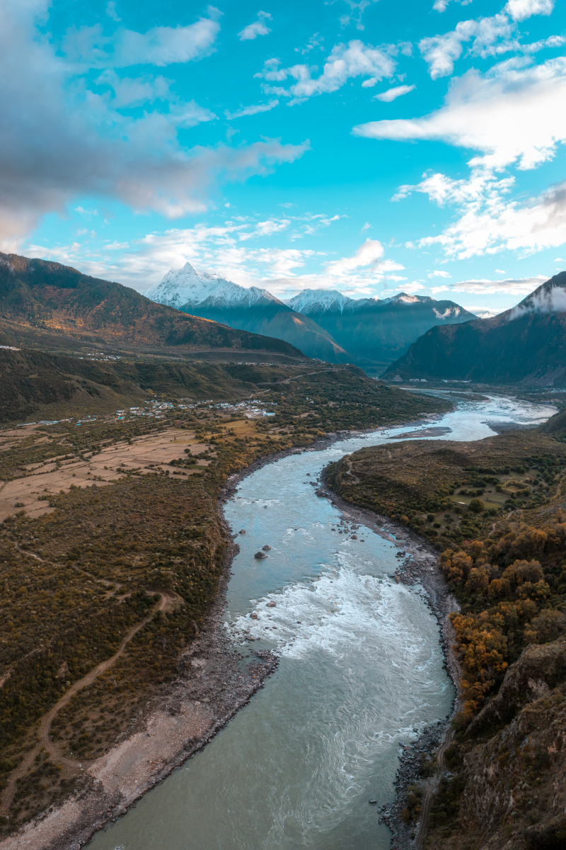雅鲁藏布江大峡谷多雄拉雪山