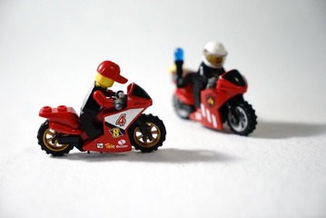 21084