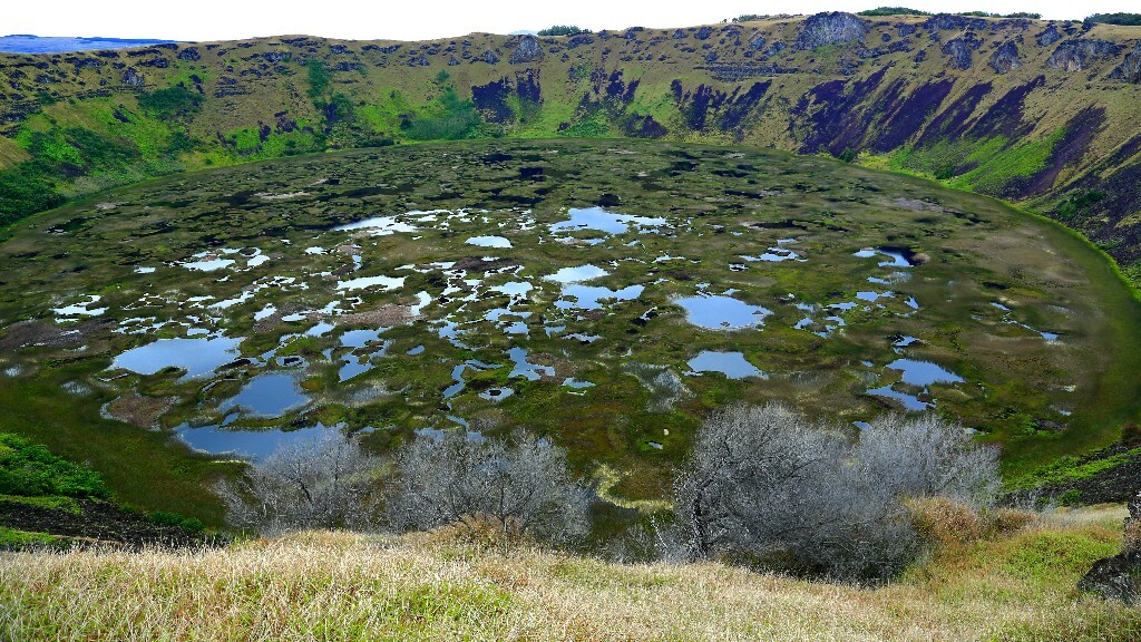岛上的水源一个大的火山湖