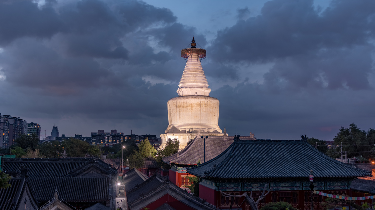 北京白塔寺亮灯