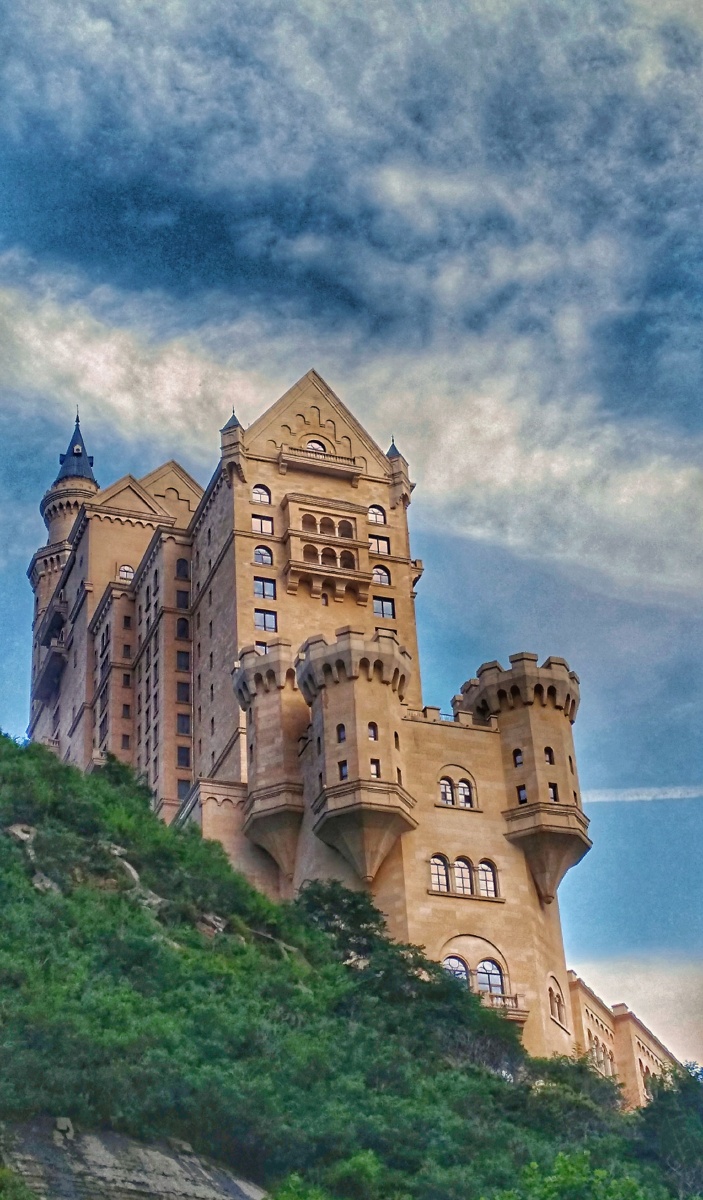 世界著名建筑德国白天鹅城堡的姊妹艺术建筑大连一方城堡