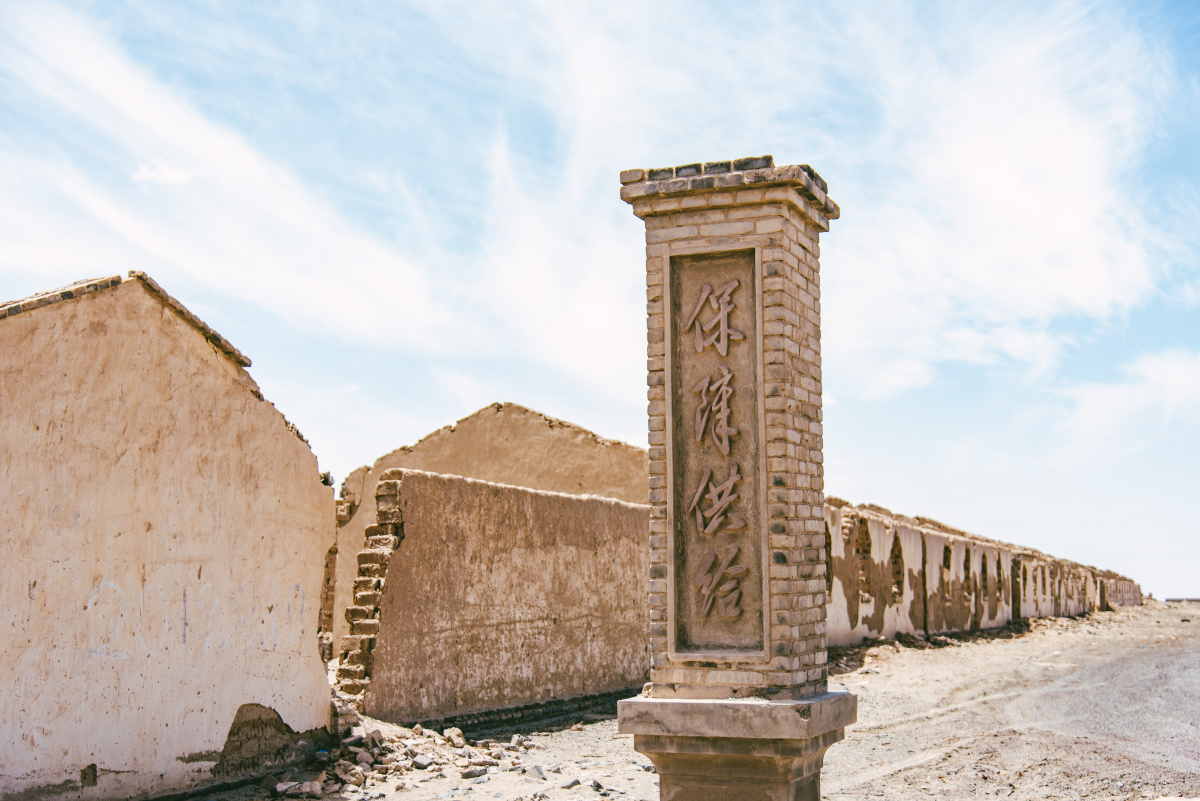 青海茫崖冷湖石油基地荒无人烟的戈壁滩上一个废弃的石油小镇
