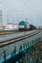 323723
