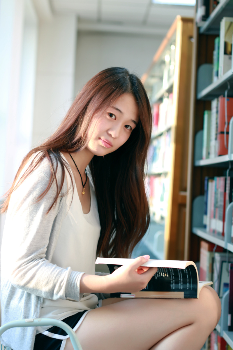 老片新发图书馆人像一组