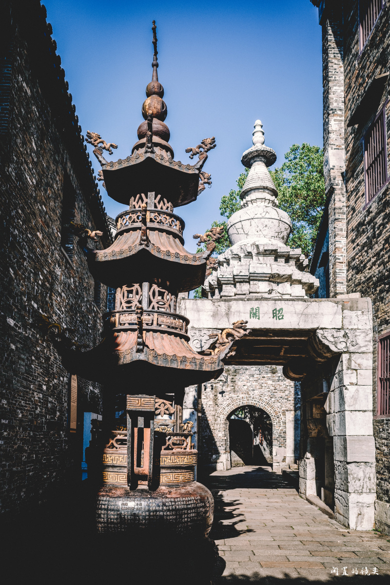 因塔上刻有"昭关"两字,故名"昭关石塔".