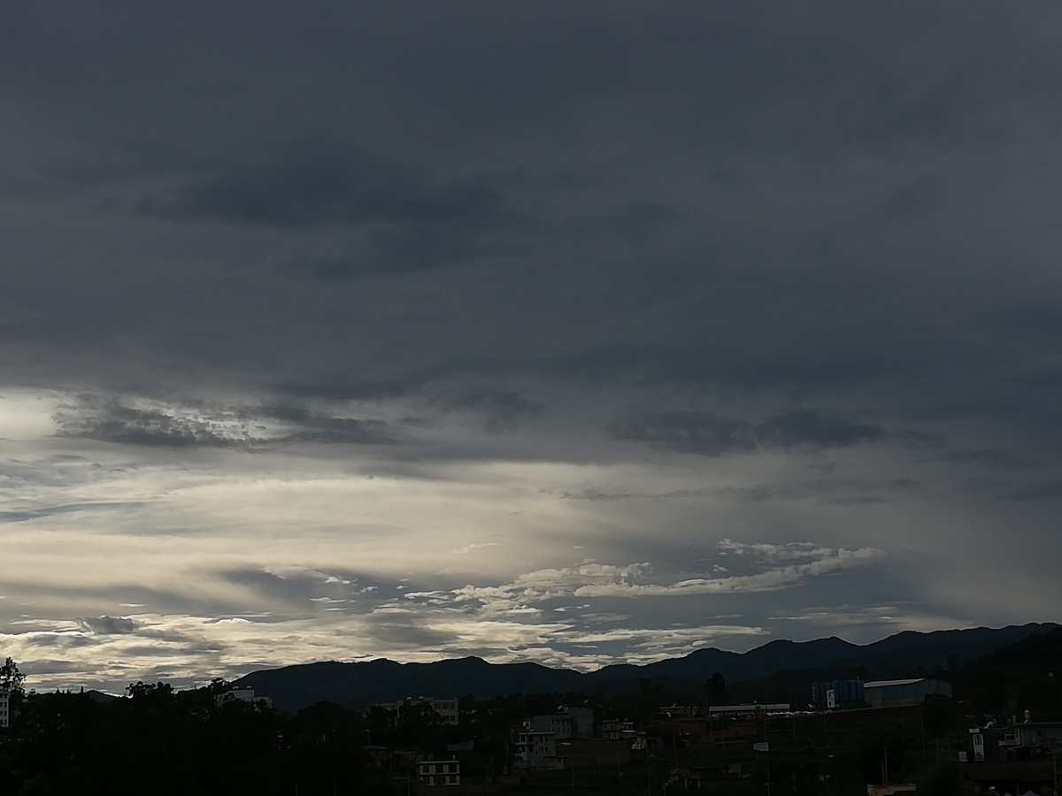 阴天- 阿烊尼 - 图虫