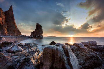 半岛雄狮沐霞光