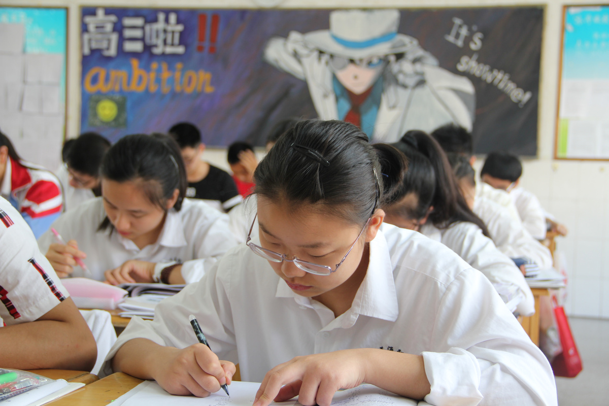 学堂在线第三次作业 - 高考季黑板报 - 张静727